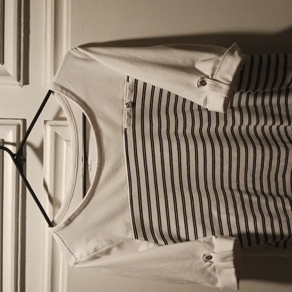 Womens too with epolit sleve buttons